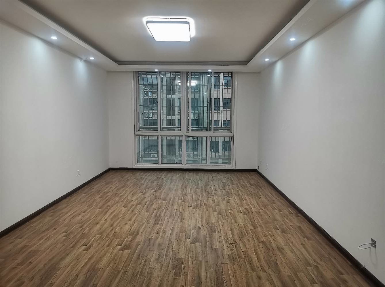 急售 汽车站南 金柱康城 阳光花园 客厅朝阳 带车库 免大税