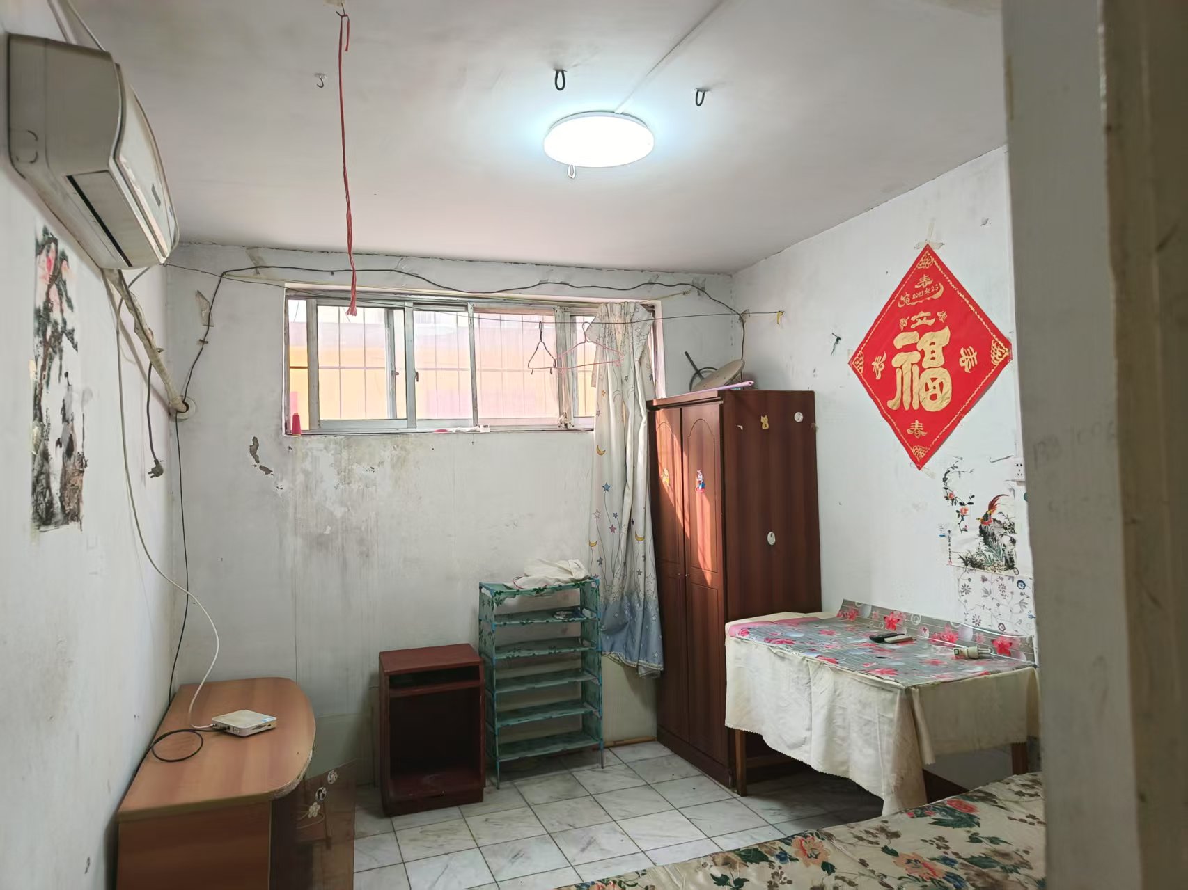 繁华路段，公园学校附件