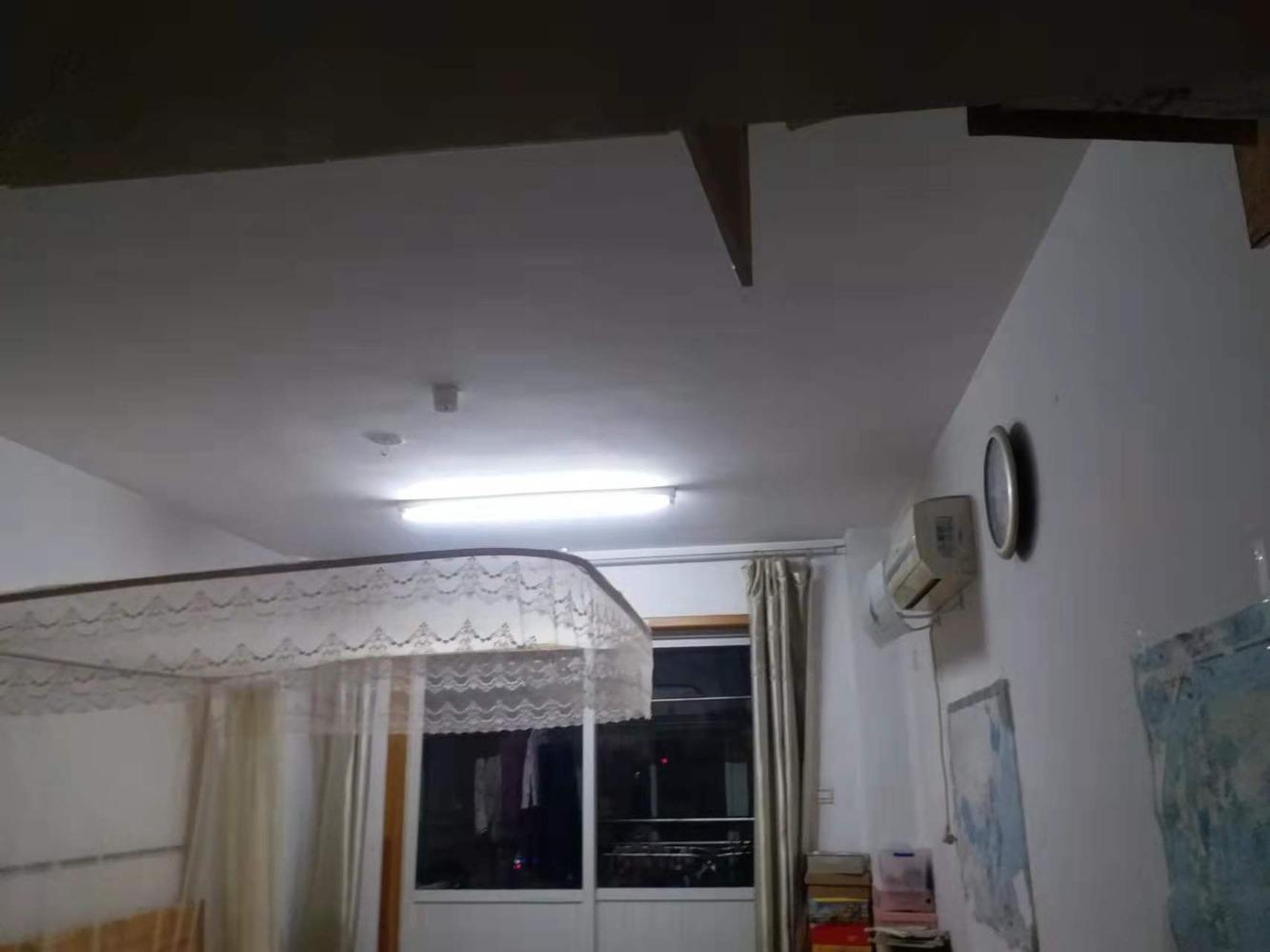 小区地理位置优越，交通便捷，四通发达