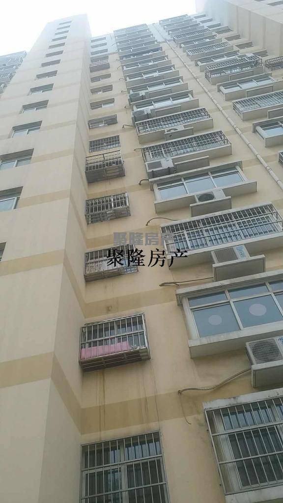 小区地理位置优越，交通便捷，四通发达